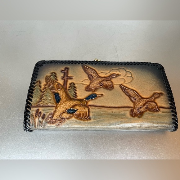 Vintage Hand Tooled Whipstitch Leather Wallet - Duck & Pinecone Kisslock - Picture 1 of 6